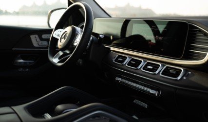 Rent GLS580 2023 in Dubai